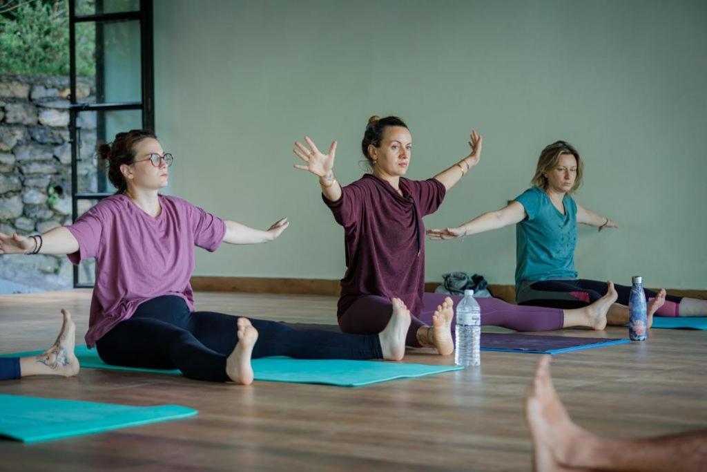 Green Hills Yoga Retreat Pokhara Esterno foto